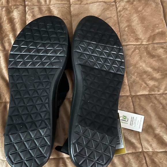 Women’s Teva sandals - Picture 2 of 3
